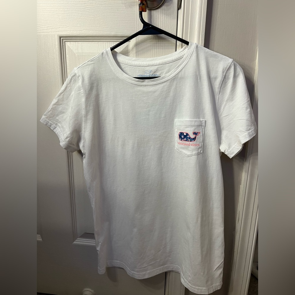 BRAND NEW Women’s vinyardvines t-shirt